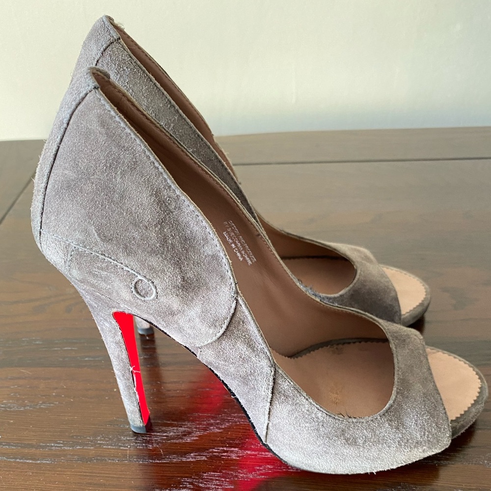 Suecomma Bonnie suede heels